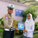 Foto : IPDA Muji Agung Kurniawan sebagai inspektur upacara di MA Saint Roudlotul Qur'an