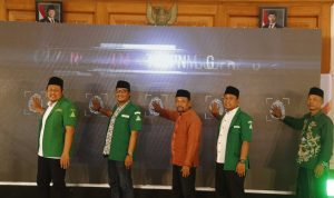 Foto : Proses pelantikan pengurus PAC Muslimat NU dan GP Ansor Sambeng di Pendopo Kecamatan