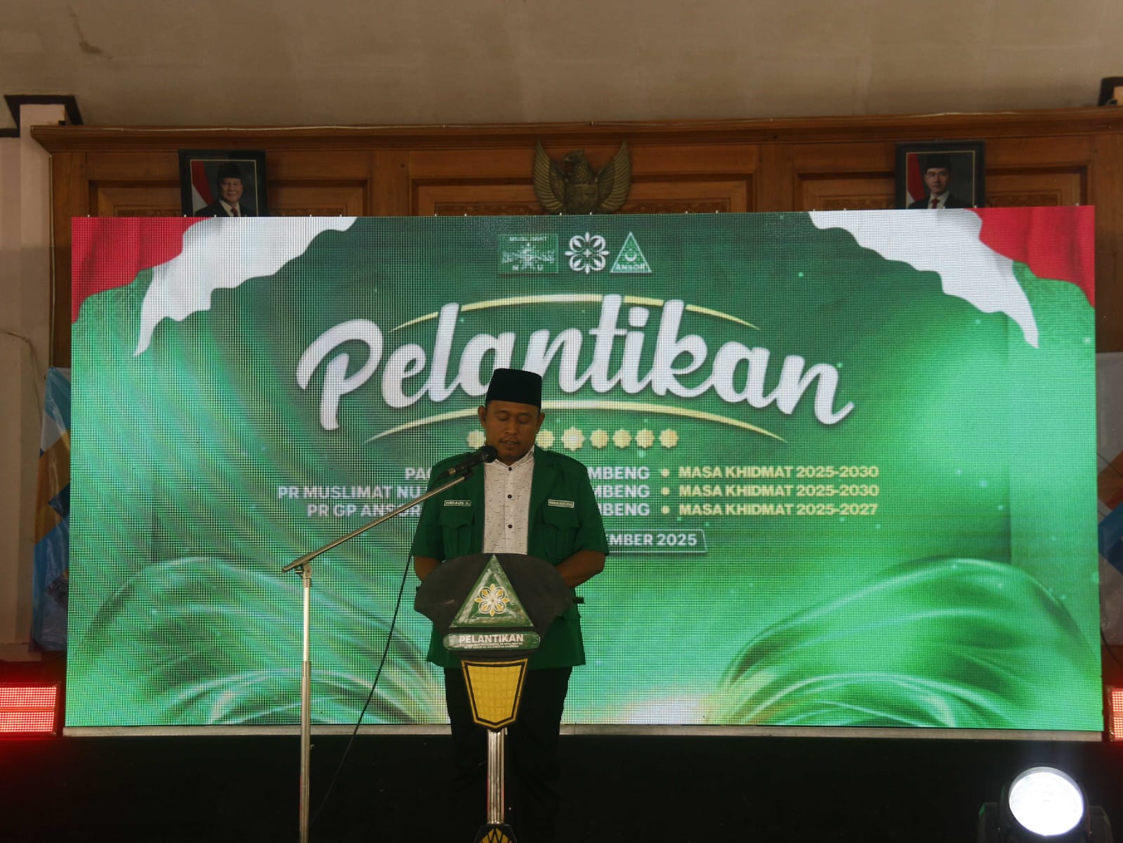 Foto : Proses pelantikan pengurus PAC Muslimat NU dan GP Ansor Sambeng di Pendopo Kecamatan