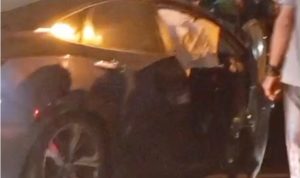 Foto : Kendaraan Pengemudi Sedan Tewas Usai Tabrak Pohon di Jalur Deandles Paciran